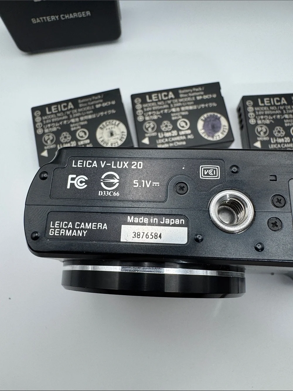 Leica V-Lux 20 Digital Camera W/ Case Charger 3X Batteries 8GB Card Bag Cords